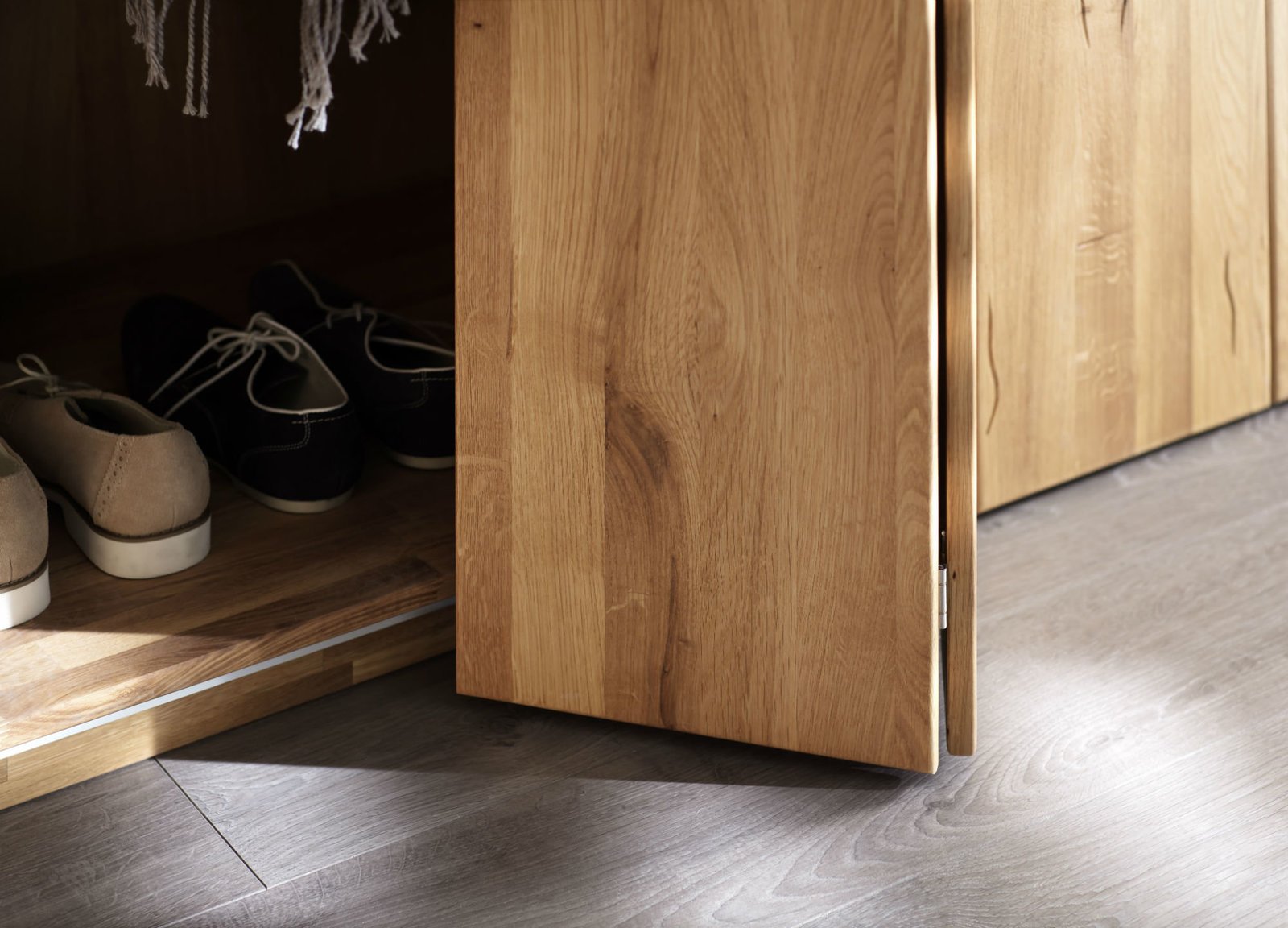 Kleiderschrank Falttürenschrank Rödemis Wildeiche Massivholz von Lars