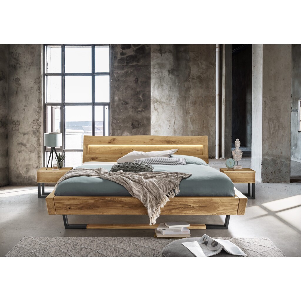 Massivholzbett Ebeltoft II – Balkenbett Wildeiche, beleuchtete Baumkante, Kombikufe Preview Image