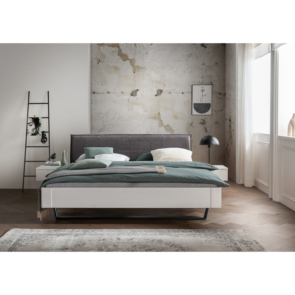 Komplettbett Kiel 4 aus Kiefer mit Metallkufe und Stoffkopfteil Preview Image