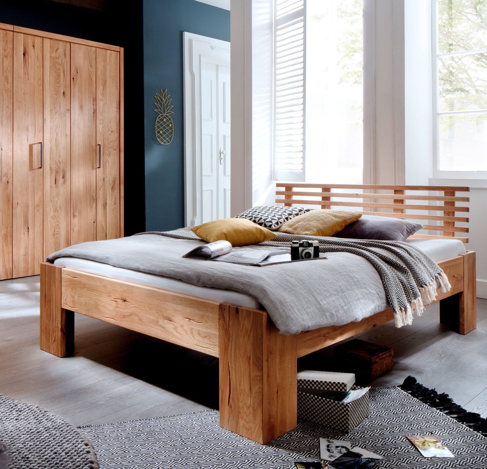 Schlafzimmer Doppelbett Wildeiche Massivholz Rödemis I | Lars Olesen ...